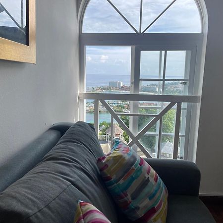 Oceanbreeze Jamaica Penthouse, 7-Minute Walk To Beach Ocho Rios Exterior foto