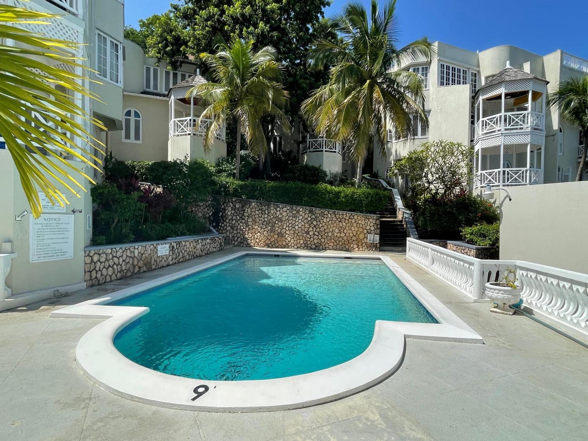 Oceanbreeze Jamaica Penthouse, 7-Minute Walk To Beach Ocho Rios Exterior foto