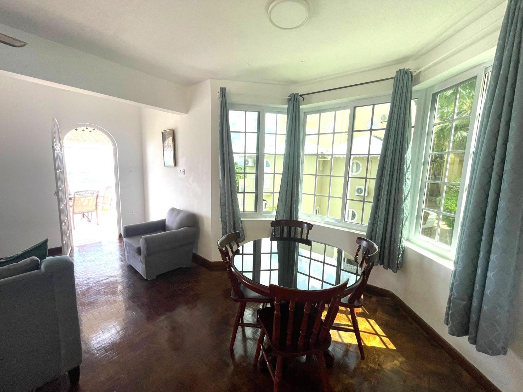 Oceanbreeze Jamaica Penthouse, 7-Minute Walk To Beach Ocho Rios Exterior foto
