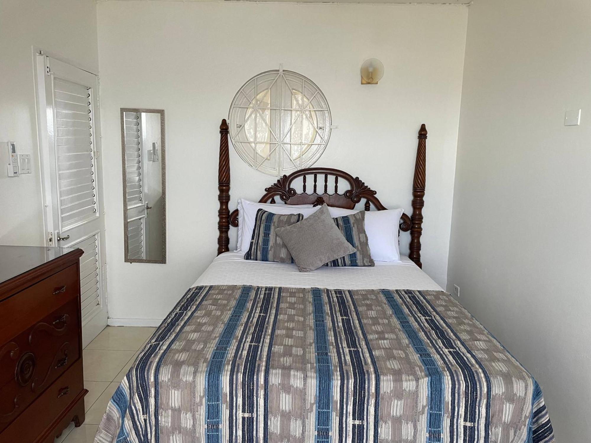 Oceanbreeze Jamaica Penthouse, 7-Minute Walk To Beach Ocho Rios Exterior foto