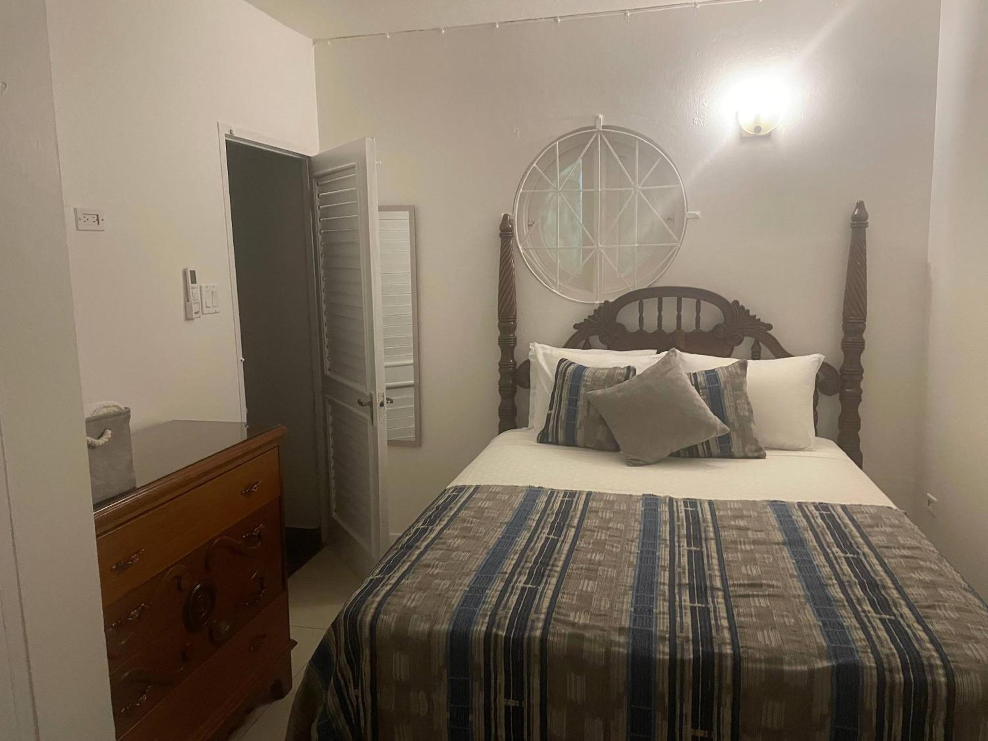 Oceanbreeze Jamaica Penthouse, 7-Minute Walk To Beach Ocho Rios Exterior foto