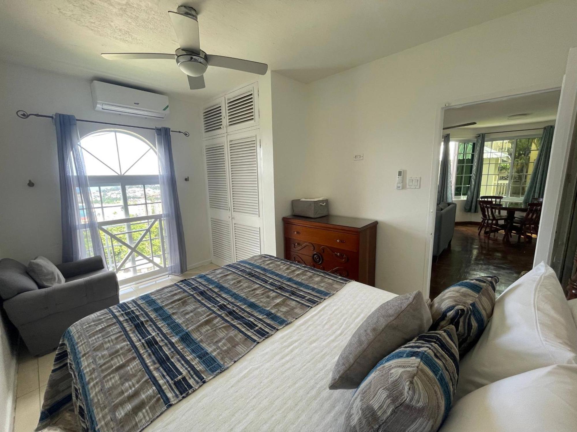 Oceanbreeze Jamaica Penthouse, 7-Minute Walk To Beach Ocho Rios Exterior foto