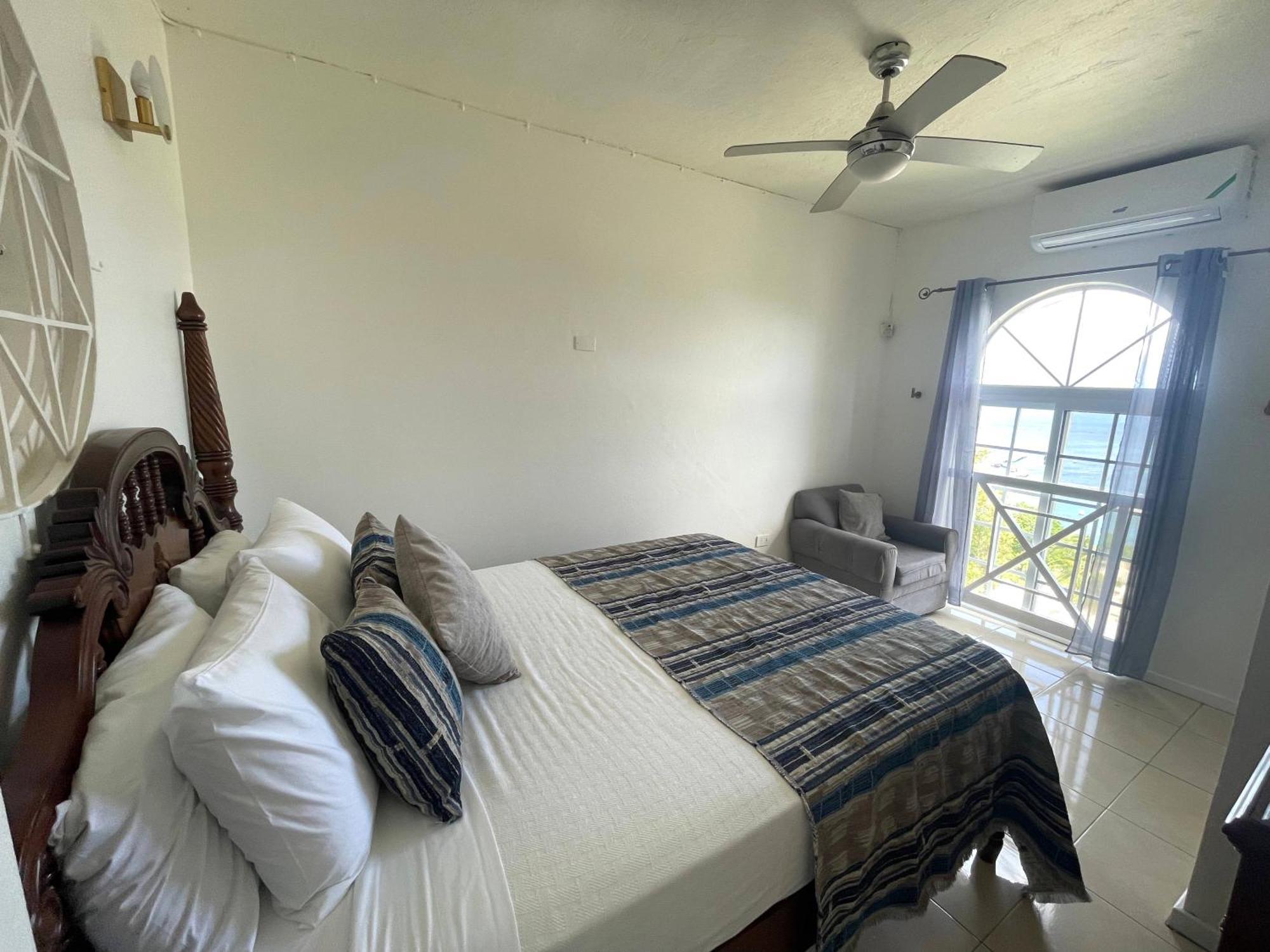 Oceanbreeze Jamaica Penthouse, 7-Minute Walk To Beach Ocho Rios Exterior foto